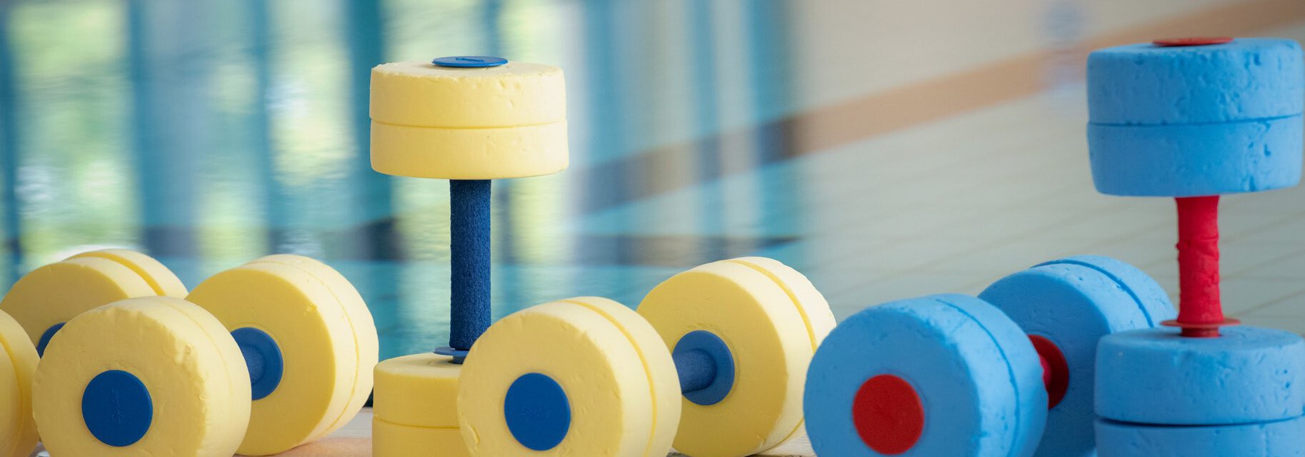 Aquafitness-Hanteln im Hallenbad neufun